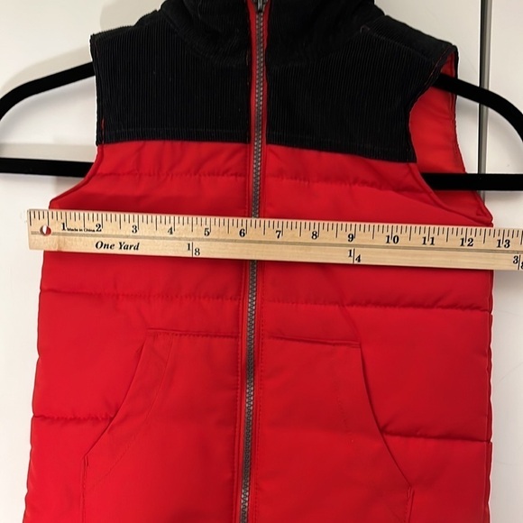 CARTER boys vest, size 4, red/black color, good condition - Picture 4 of 5